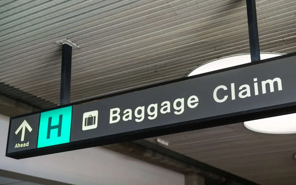 señalización aeropuerto reclamación de equipajes